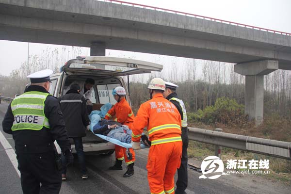 43岁司机高速上猝死 卡友接力送货