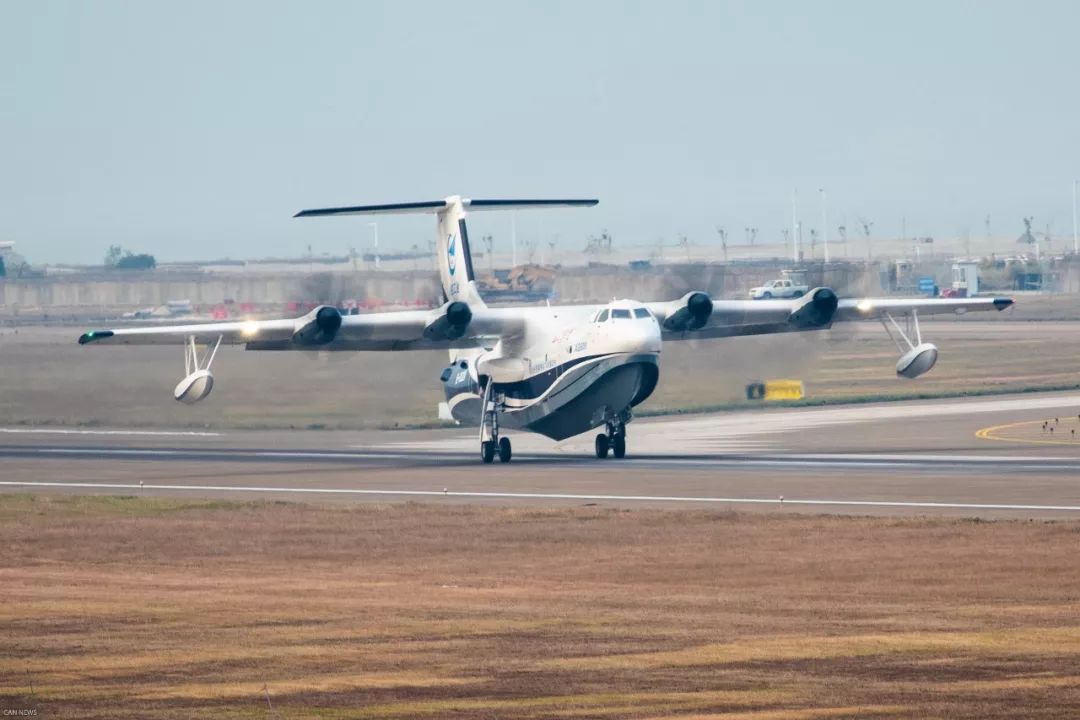 雷军亮相珠海航展引热议，小米是否涉足航空领域？