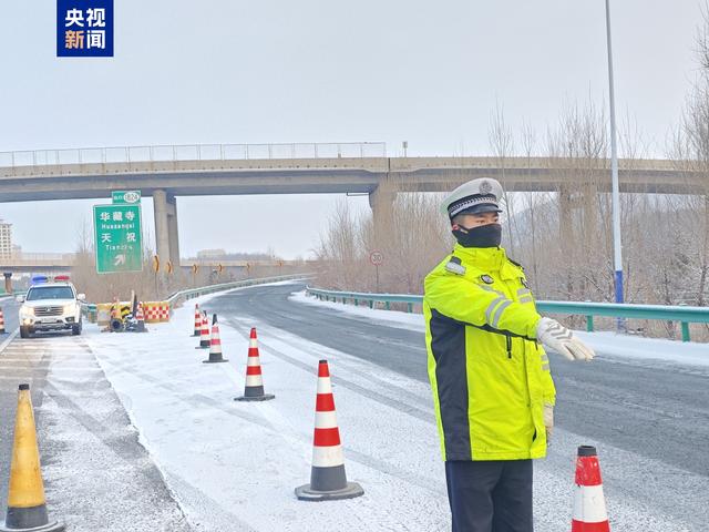 甘肃多条高速公路因降雪结冰实施临时管制