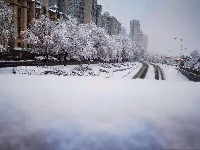 四川遭遇冷空气来袭，断崖式降温与即将到来的雪季