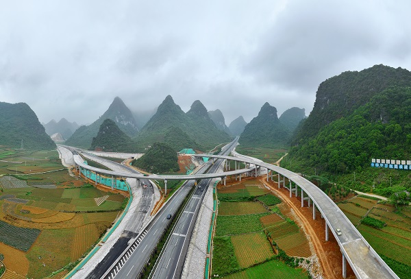 广西岳圩口岸联线公路建成通车，跨境运输新通道正式打通