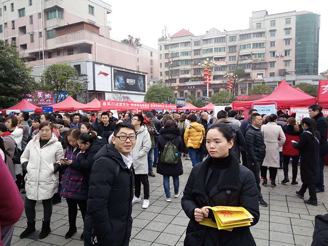 西秀区春风行动暨东西部劳务协作招聘会，搭建就业桥梁，助力春风送岗