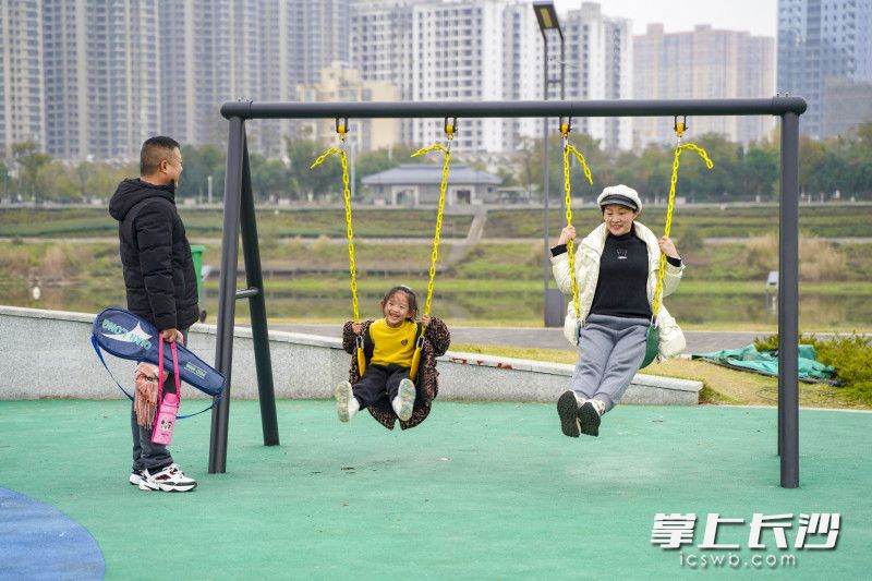 马栏山鸭嘴公园公益亲子集市盛大开启，爱心包子传递温暖时光