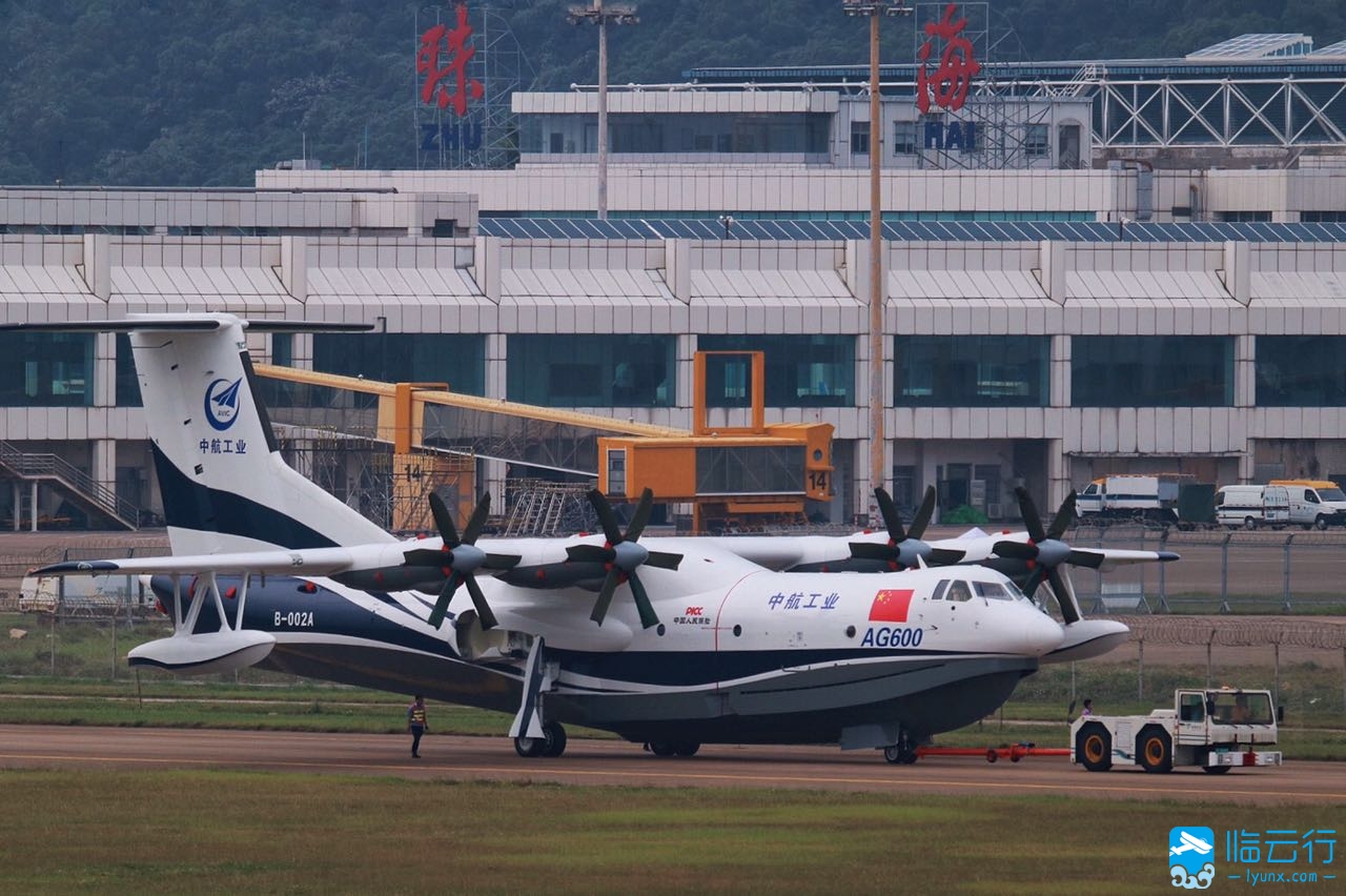 雷军亮相珠海航展引热议，小米是否涉足航空领域？