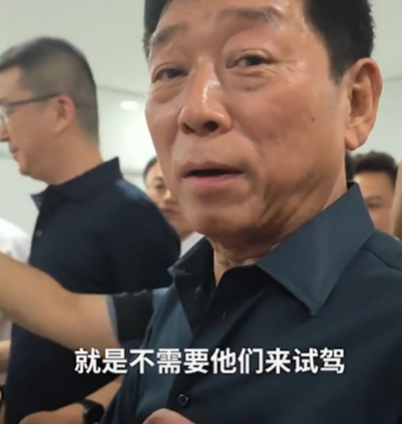 红衣大叔周鸿祎重访昆明，助力云南应对流量挑战